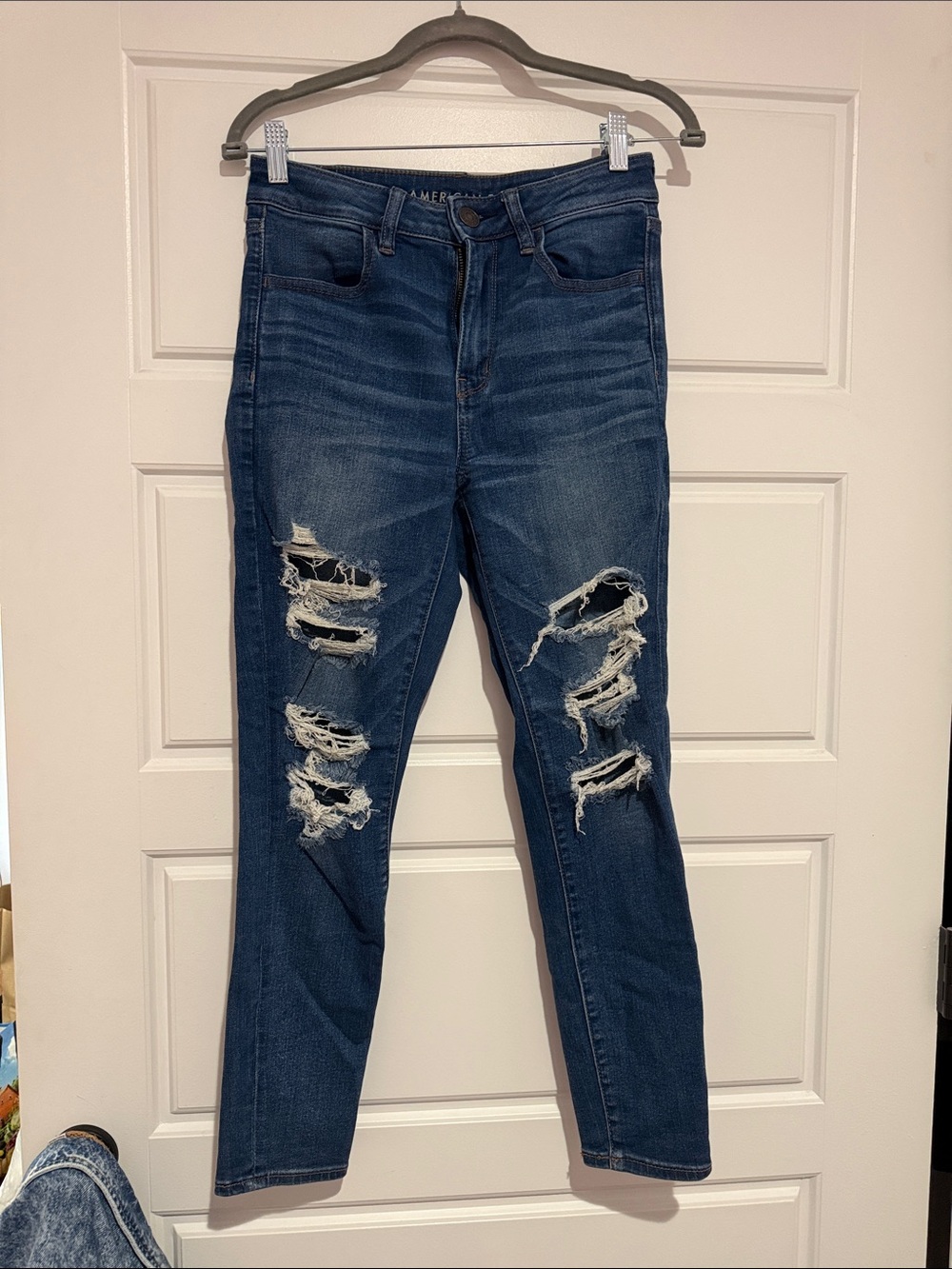 American Eagle Outfitters Blue Distressed Hi-Rise Jegging